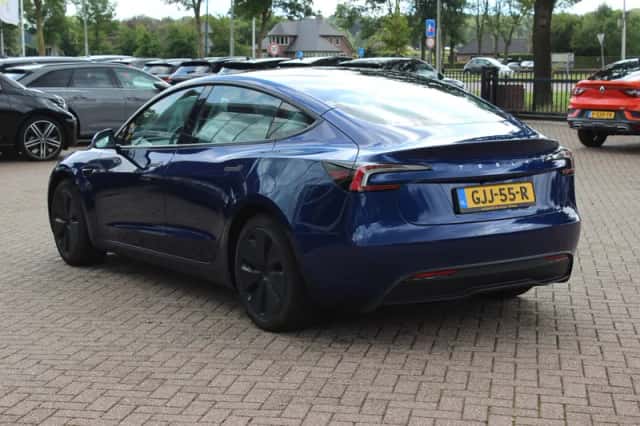 Tesla Model 3 (2024) thumbnail 3