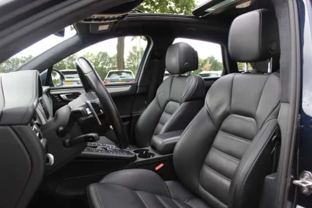 Porsche Macan (2020) thumbnail 4