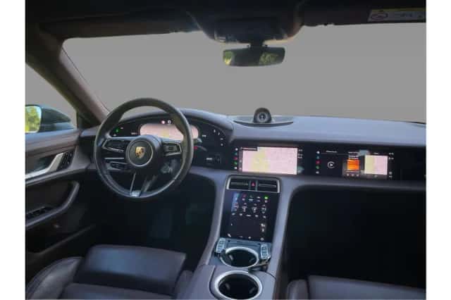 Porsche Taycan (2021) thumbnail 2