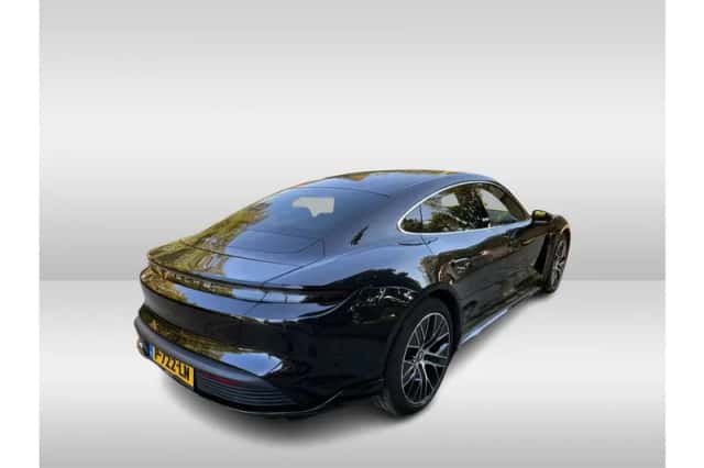 Porsche Taycan (2021) thumbnail 3