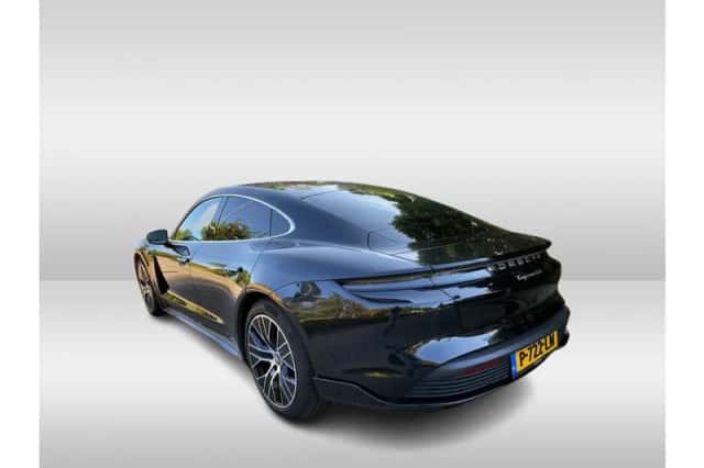 Porsche Taycan (2021) thumbnail 4