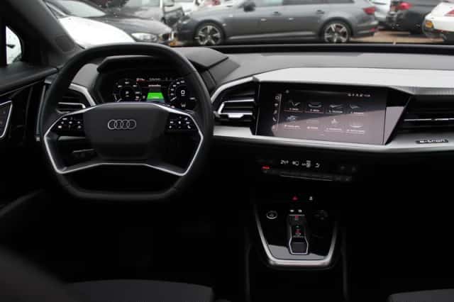Audi Q4 (2022) thumbnail 3