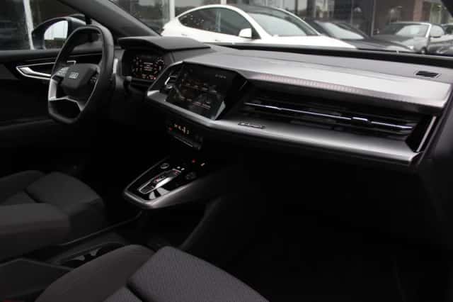 Audi Q4 (2022) thumbnail 6