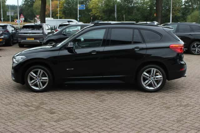 BMW X1 (2018) thumbnail 6