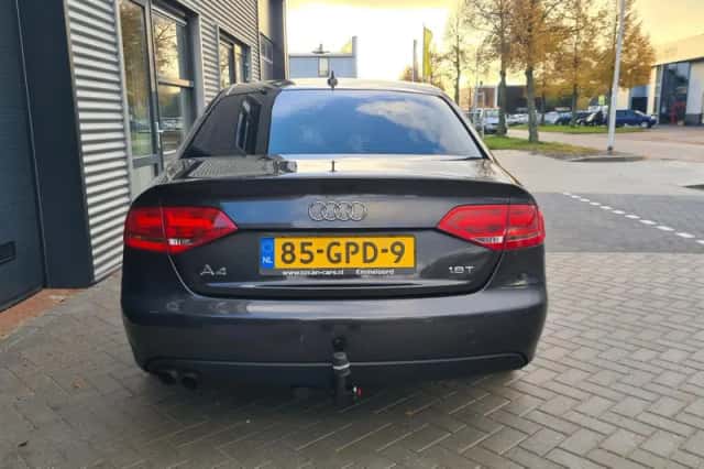 Audi A4 (2008) thumbnail 4