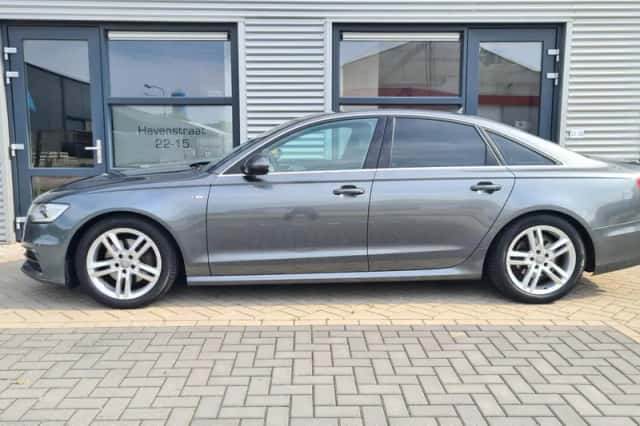 Audi A6 (2012) thumbnail 2