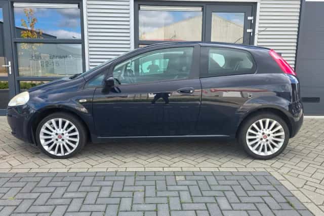 Fiat Grande Punto (2008) thumbnail 2