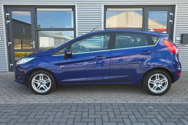 Ford Fiesta (2013) thumbnail 2