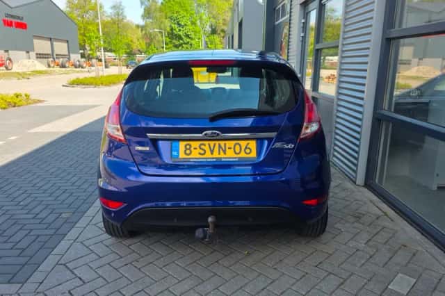 Ford Fiesta (2013) thumbnail 4