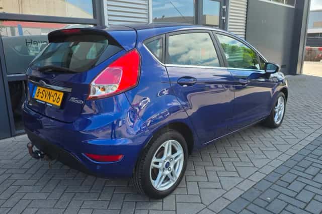 Ford Fiesta (2013) thumbnail 5