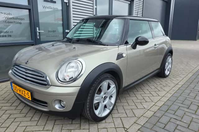 MINI Cooper (2009) thumbnail 1