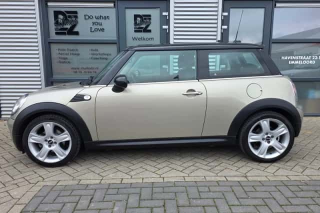 MINI Cooper (2009) thumbnail 2