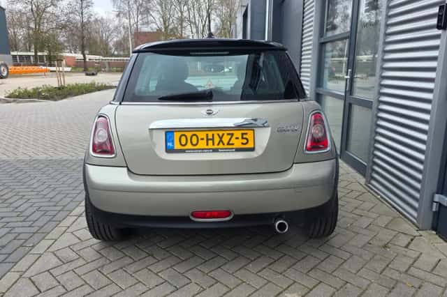 MINI Cooper (2009) thumbnail 4
