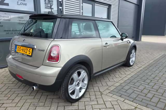 MINI Cooper (2009) thumbnail 5