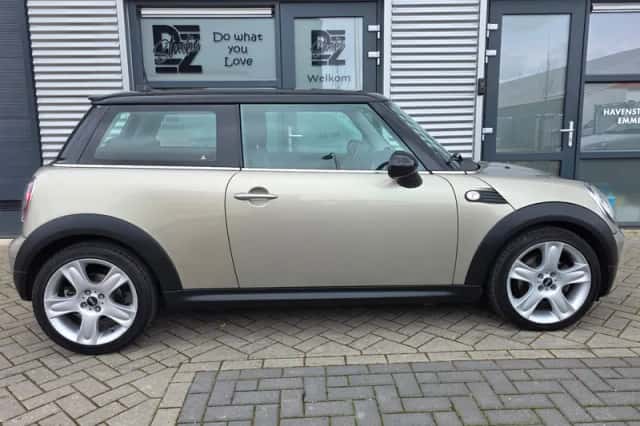 MINI Cooper (2009) thumbnail 6