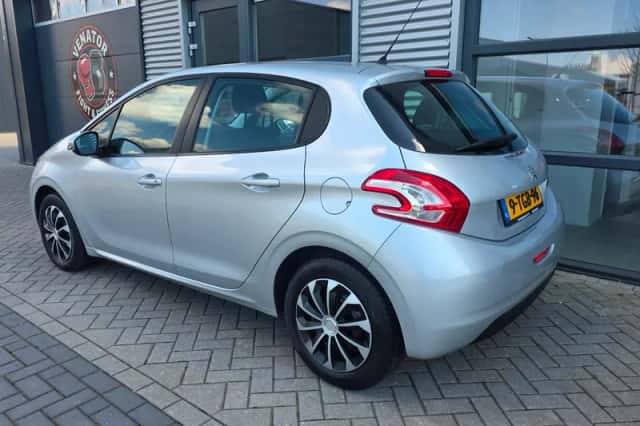 Peugeot 208 (2013) thumbnail 3