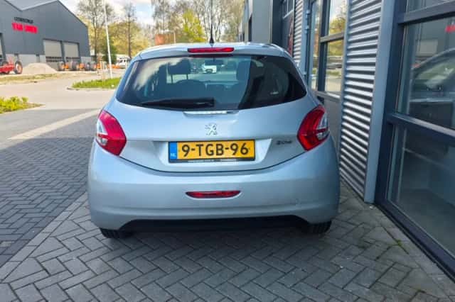Peugeot 208 (2013) thumbnail 4