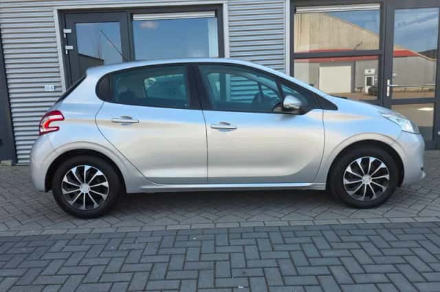 Peugeot 208 (2013) thumbnail 6