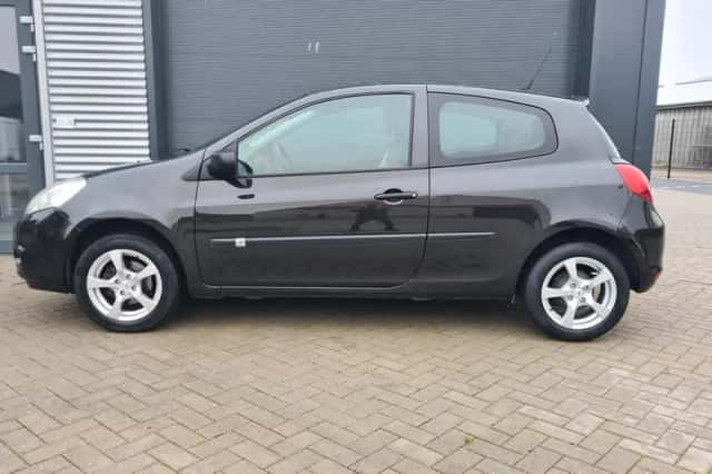 Renault Clio (2009) thumbnail 2