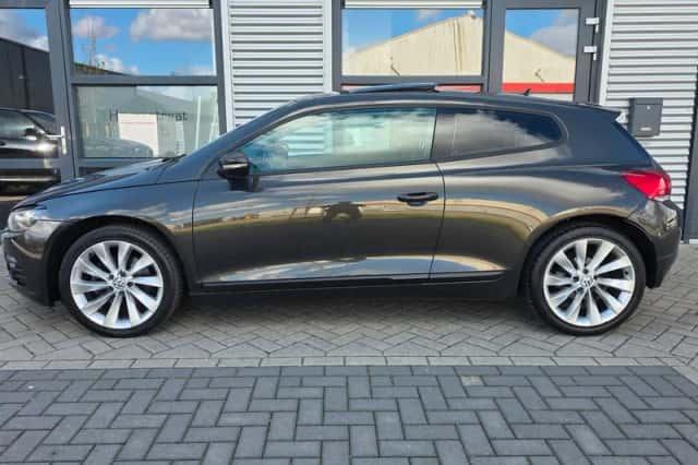 Volkswagen Scirocco (2009) thumbnail 2