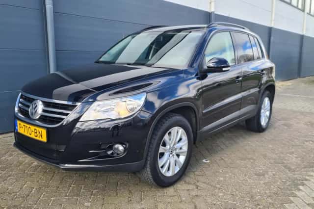 Volkswagen Tiguan (2009) thumbnail 1