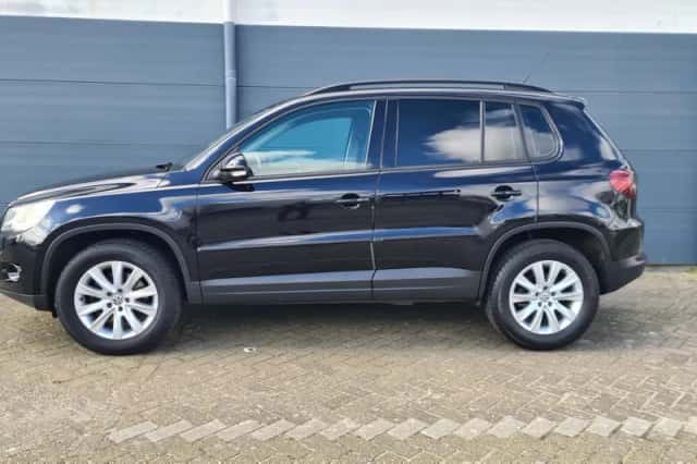Volkswagen Tiguan (2009) thumbnail 2