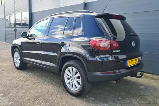 Volkswagen Tiguan (2009) thumbnail 3
