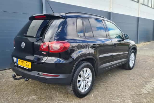 Volkswagen Tiguan (2009) thumbnail 5