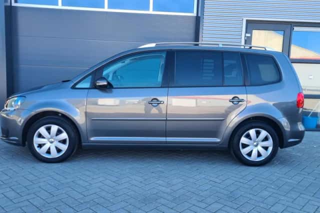 Volkswagen Touran (2012) thumbnail 2