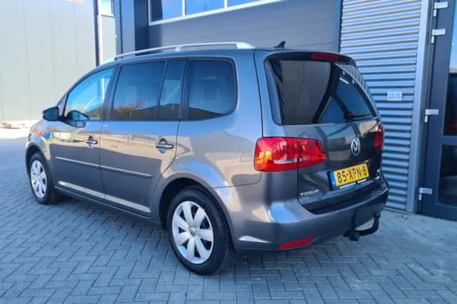 Volkswagen Touran (2012) thumbnail 3