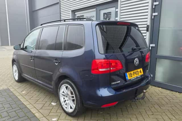Volkswagen Touran (2011) thumbnail 3