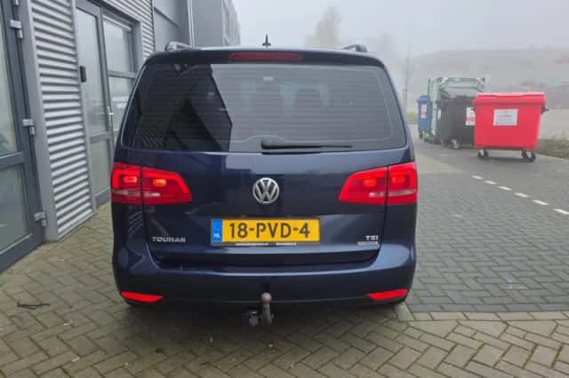 Volkswagen Touran (2011) thumbnail 4