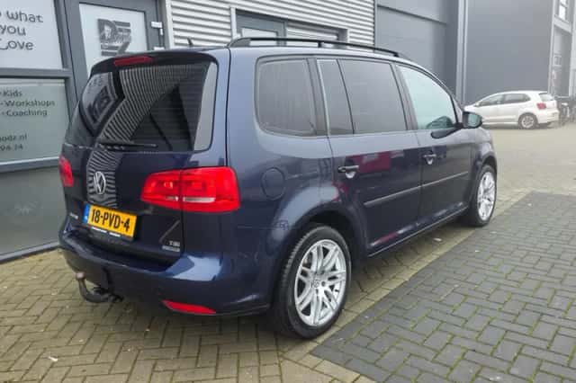 Volkswagen Touran (2011) thumbnail 5