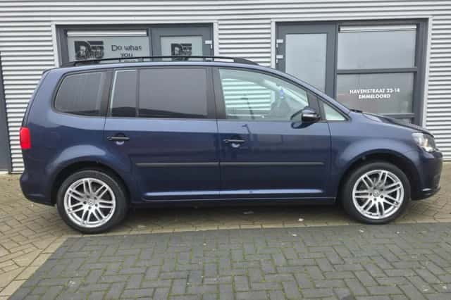 Volkswagen Touran (2011) thumbnail 6