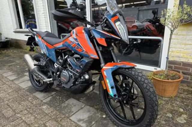 KTM 390 (2022) thumbnail 2