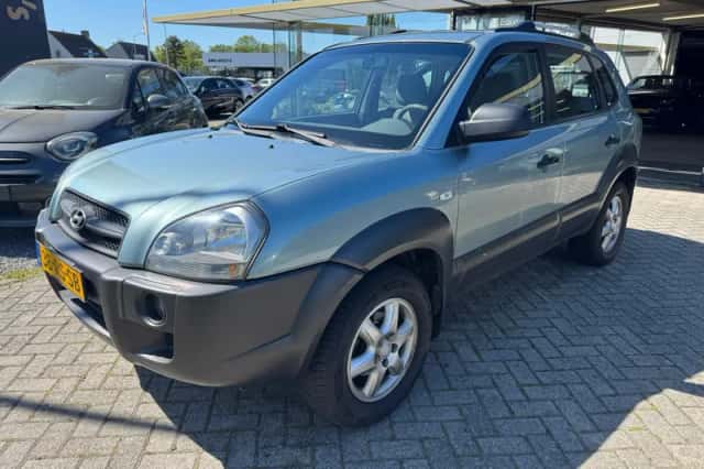Hyundai Tucson (2005) thumbnail 2