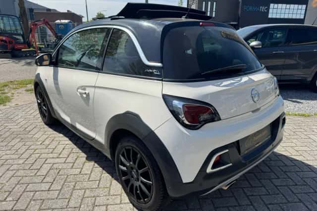 Opel Adam (2015) thumbnail 3