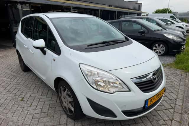 Opel Meriva (2011) thumbnail 3