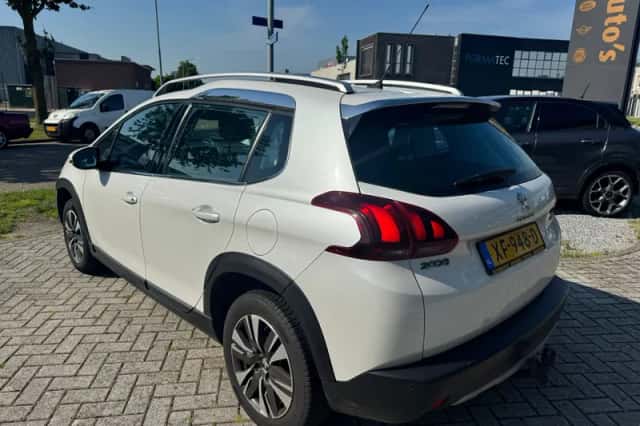 Peugeot 2008 (2016) thumbnail 3