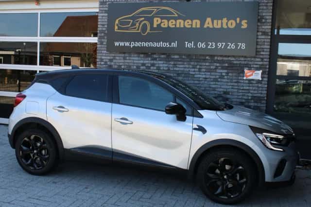 Renault Captur (2023) thumbnail 3