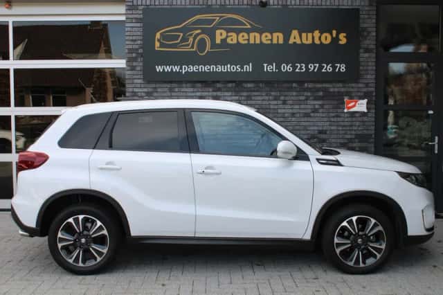 Suzuki Vitara (2022) thumbnail 3