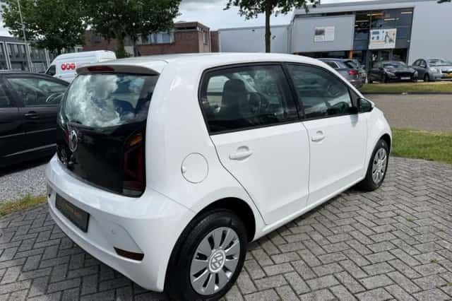 Volkswagen Up! (2016) thumbnail 5