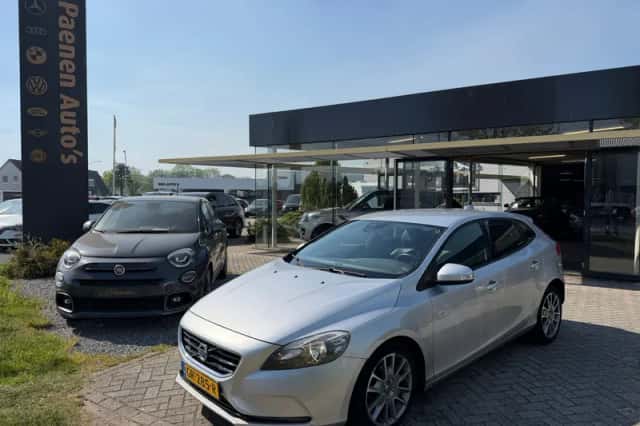 Volvo V40 (2015) thumbnail 1