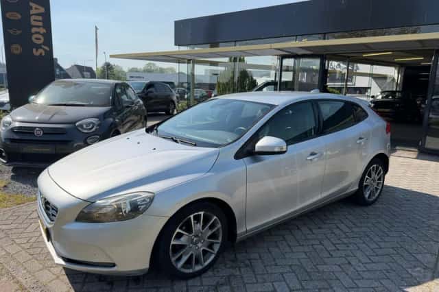 Volvo V40 (2015) thumbnail 2