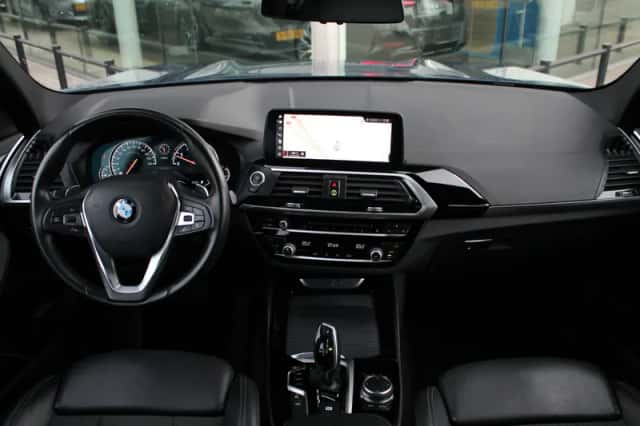 BMW X3 (2019) thumbnail 2