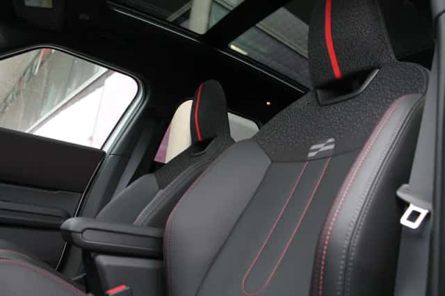 MINI Countryman (2025) thumbnail 2