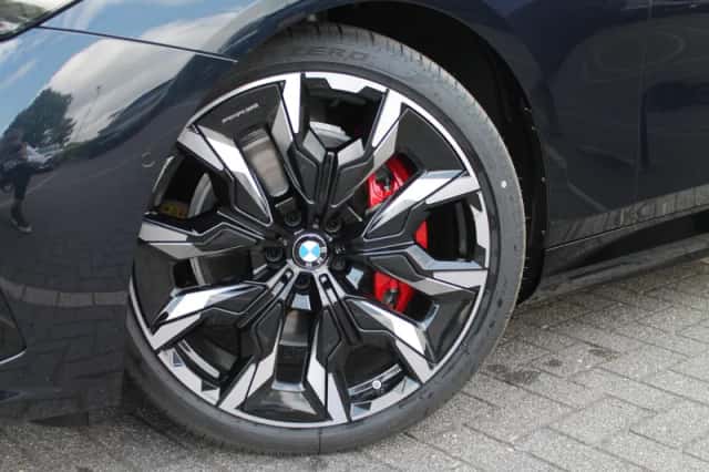 BMW i5 (2026) thumbnail 2