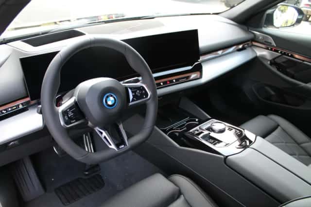 BMW i5 (2026) thumbnail 4