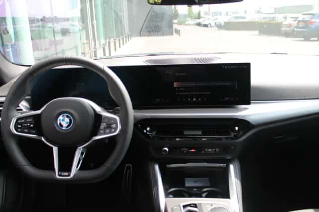 BMW i4 (2025) thumbnail 2
