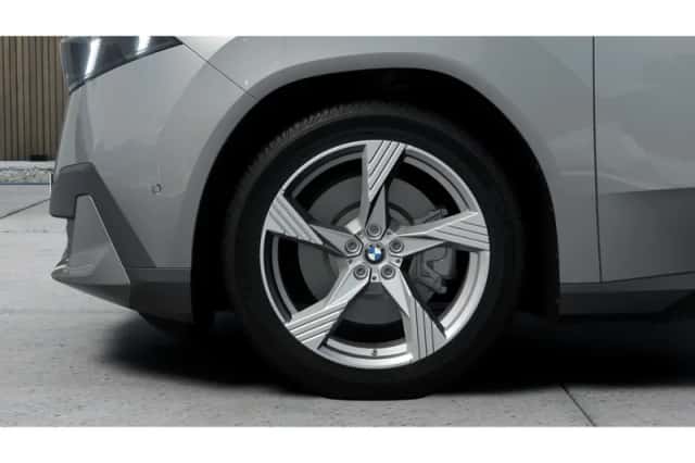 BMW iX3 (2026) thumbnail 6